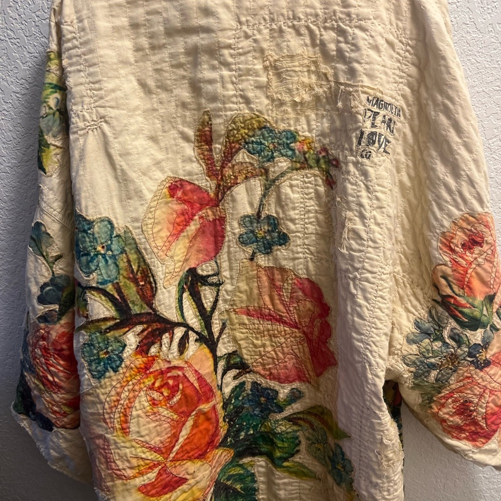 Magnolia Pearl floral kimono